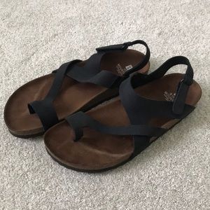 Women’s White Mountain Black Leather Size9 Sandals